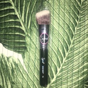 Sigma F84 Angled Kabuki